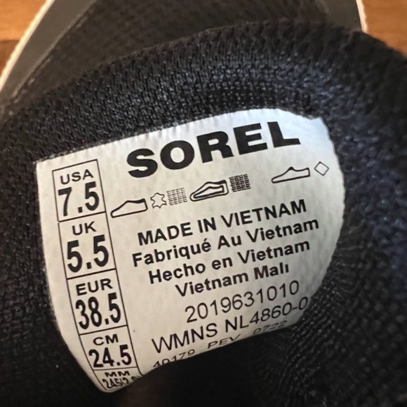 SOREL waterproof in and out sneakers women’s size 7.5 - Picture 3 of 3